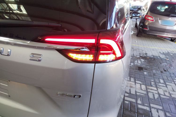Used SAIC MAXUS G50 2019 1.5T Automatic Luxury Edition China VI Standard Right Rear Taillight