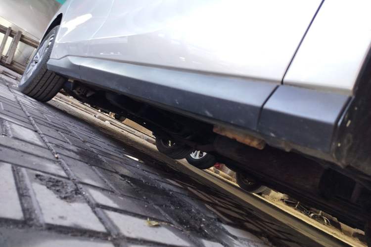 Used SAIC MAXUS G50 2019 1.5T Automatic Luxury Edition China VI Standard Right Side Sill