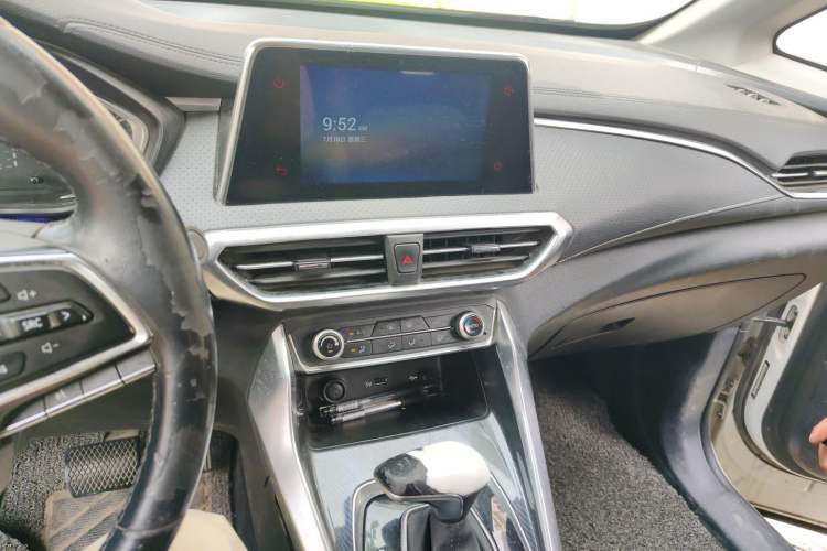 Used SAIC MAXUS G50 2019 1.5T Automatic Elite Edition China VI Standard Audio And AC Panel