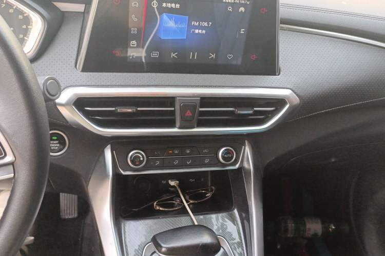 Used SAIC MAXUS G50 2019 1.5T First Edition Automatic Luxury Version 6 Seats Audio And AC Panel