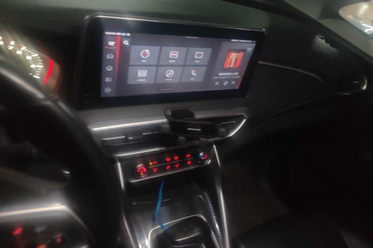 Used SAIC MAXUS G50 2019 1.5T First Edition Automatic Luxury Version 7 Seats Audio And AC Panel