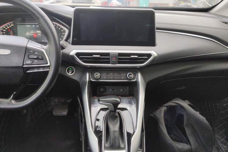 Used SAIC MAXUS G50 2019 1.5T First Edition Automatic Luxury Version 6 Seats Audio And AC Panel