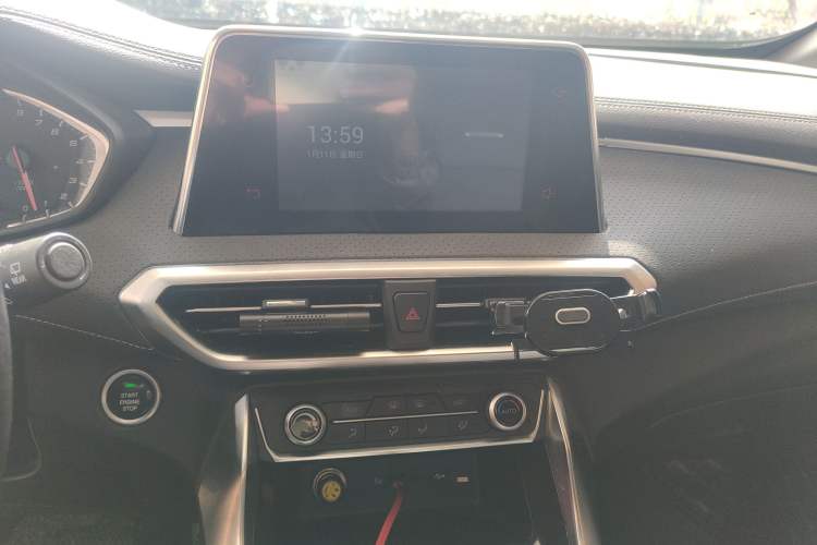 Used SAIC MAXUS G50 2019 1.5T Automatic Elite Edition China V Standard Audio And AC Panel