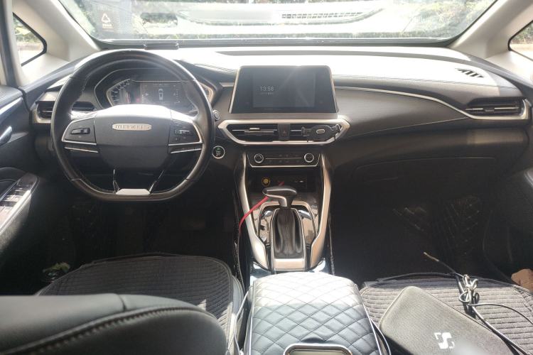 Used SAIC MAXUS G50 2019 1.5T Automatic Elite Edition China V Standard Center Console