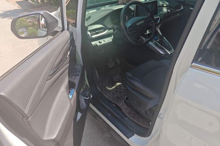 Used SAIC MAXUS G50 2019 1.5T Automatic Luxury Edition China VI Standard Driver Seat
