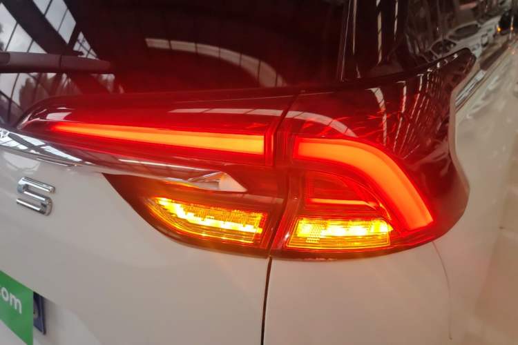 Used SAIC MAXUS G50 2019 1.5T Automatic Luxury Edition China VI Standard Exterior 3