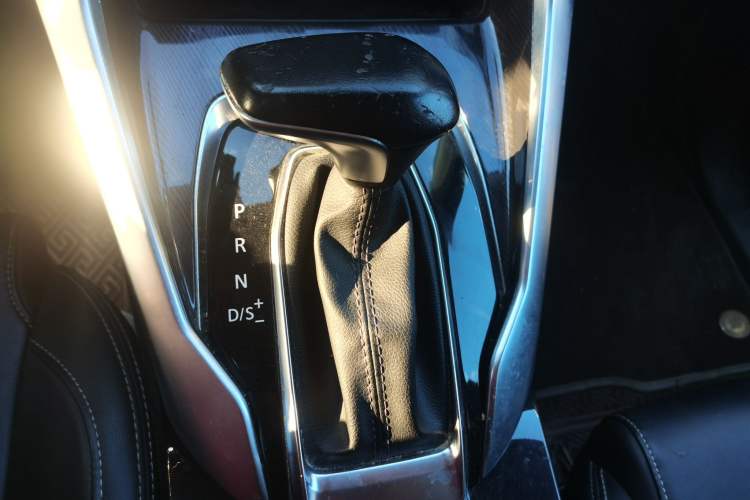Used SAIC MAXUS G50 2019 1.5T Automatic Elite Edition China VI Standard Gear Lever
