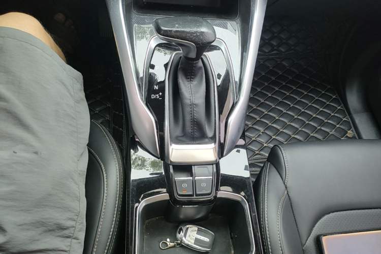 Used SAIC MAXUS G50 2019 1.5T Automatic Elite Edition China VI Standard Gear Lever