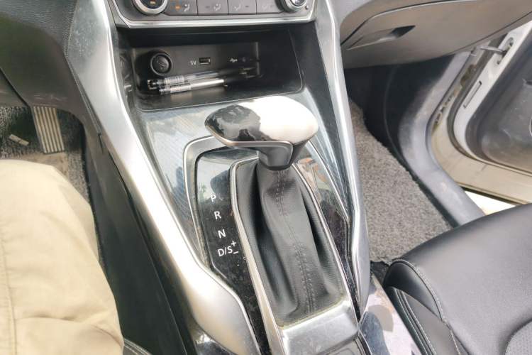 Used SAIC MAXUS G50 2019 1.5T Automatic Elite Edition China VI Standard Gear Lever