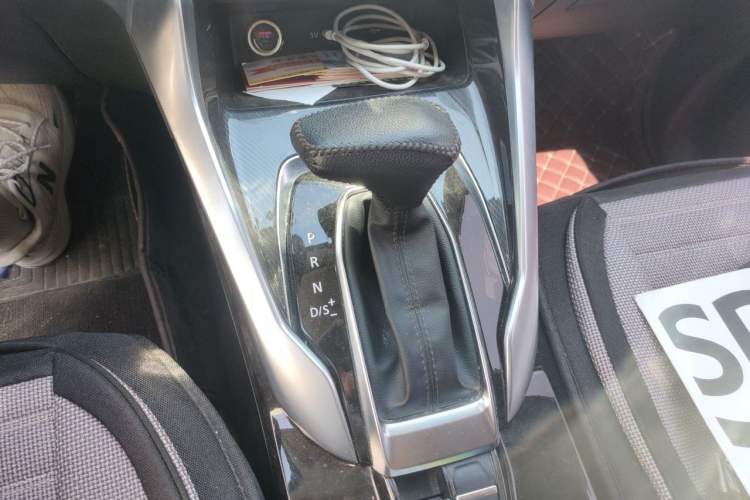 Used SAIC MAXUS G50 2019 1.5T Automatic Elite Edition China VI Standard Gear Lever