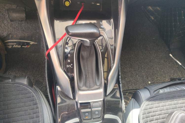 Used SAIC MAXUS G50 2019 1.5T Automatic Elite Edition China V Standard Gear Lever