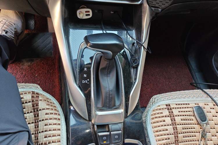 Used SAIC MAXUS G50 2019 1.5T Automatic Elite Edition China VI Standard Gear Lever