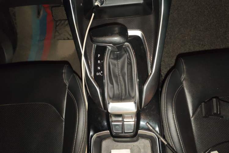 Used SAIC MAXUS G50 2019 1.5T Automatic Elite Edition China VI Standard Gear Lever