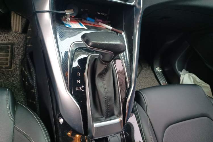 Used SAIC MAXUS G50 2019 1.5T Automatic Elite Edition China VI Standard Gear Lever