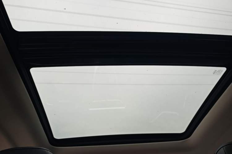 Used SAIC MAXUS G50 2019 1.5T First Edition Automatic Luxury Version 6 Seats Headliner