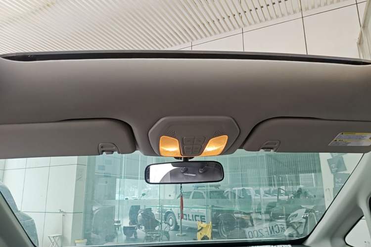 Used SAIC MAXUS G50 2019 1.5T First Edition Automatic Luxury Version 6 Seats Headliner