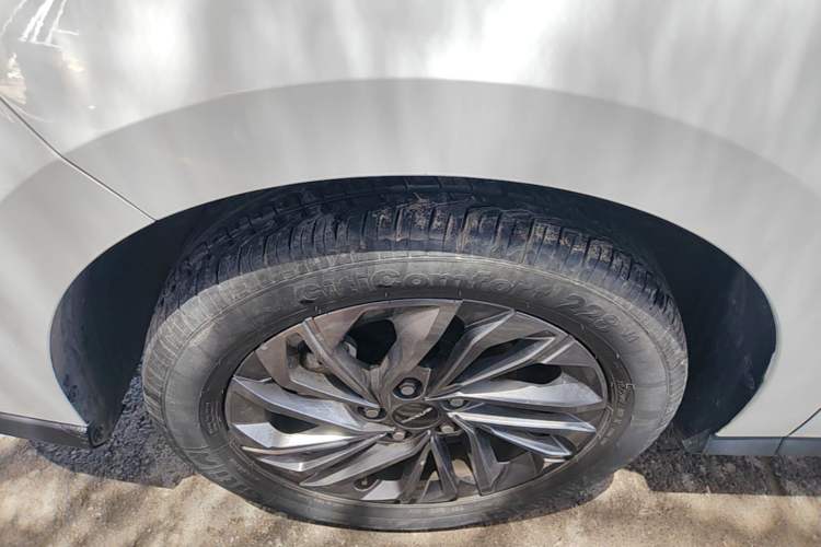 Used SAIC MAXUS G50 2019 1.5T First Edition Automatic Luxury Version 7 Seats Left Front Wheel Hub