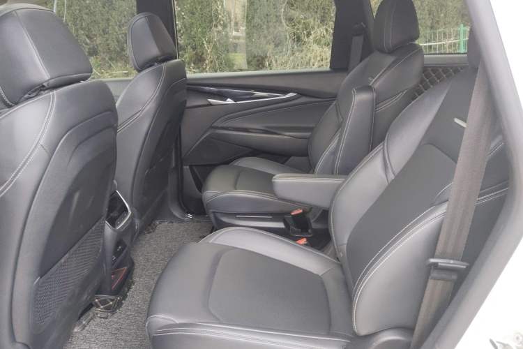 Used SAIC MAXUS G50 2019 1.5T First Edition Automatic Luxury Version 6 Seats Left Rear Seat