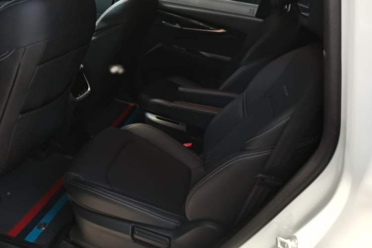 Used SAIC MAXUS G50 2019 1.5T Automatic Elite Edition China VI Standard Left Rear Seat