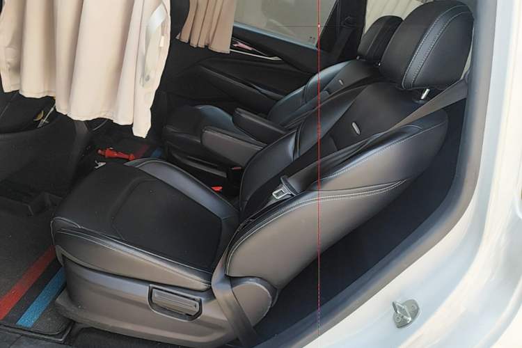 Used SAIC MAXUS G50 2019 1.5T Automatic Elite Edition China VI Standard Left Rear Seat