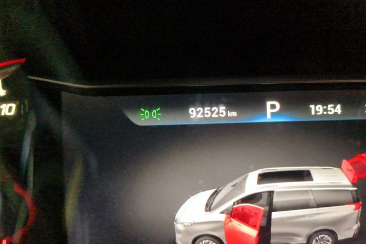 Used SAIC MAXUS G50 2019 1.5T First Edition Automatic Luxury Version 7 Seats Odometer Close Up