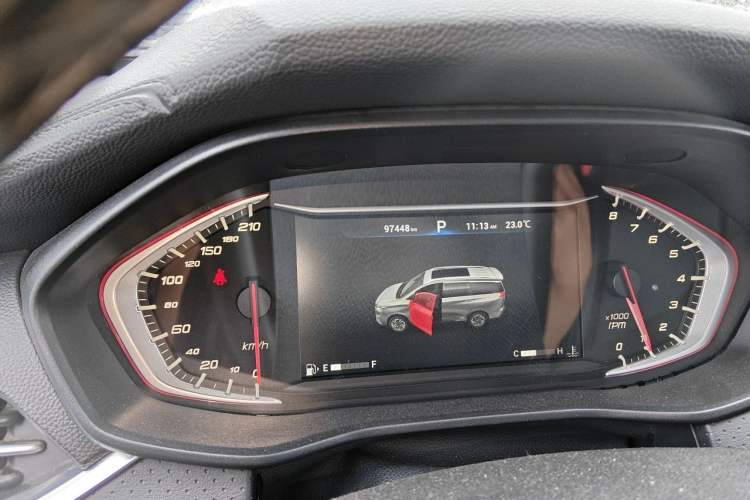 Used SAIC MAXUS G50 2019 1.5T First Edition Automatic Luxury Version 7 Seats Odometer Close Up