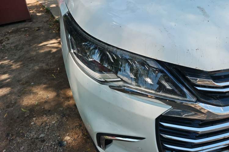 Used SAIC MAXUS G50 2019 1.5T Automatic Luxury Edition China VI Standard Right Front Headlight