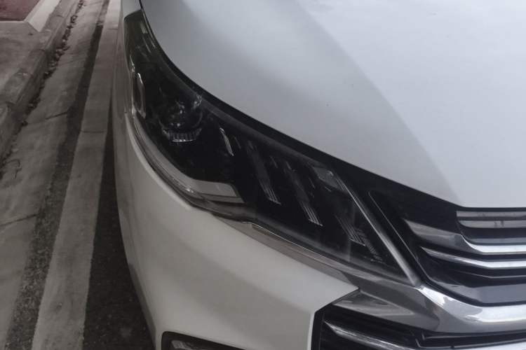 Used SAIC MAXUS G50 2019 1.5T Automatic Elite Edition China V Standard Right Front Headlight