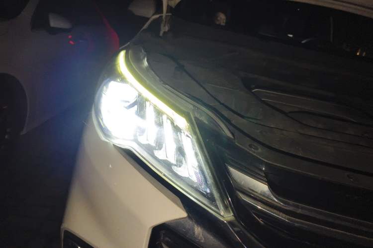 Used SAIC MAXUS G50 2019 1.5T Automatic Luxury Edition China V Standard Right Front Headlight