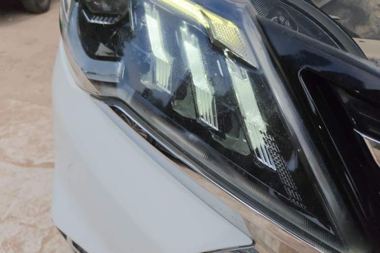 Used SAIC MAXUS G50 2019 1.5T First Edition Automatic Luxury Version 7 Seats Right Front Headlight