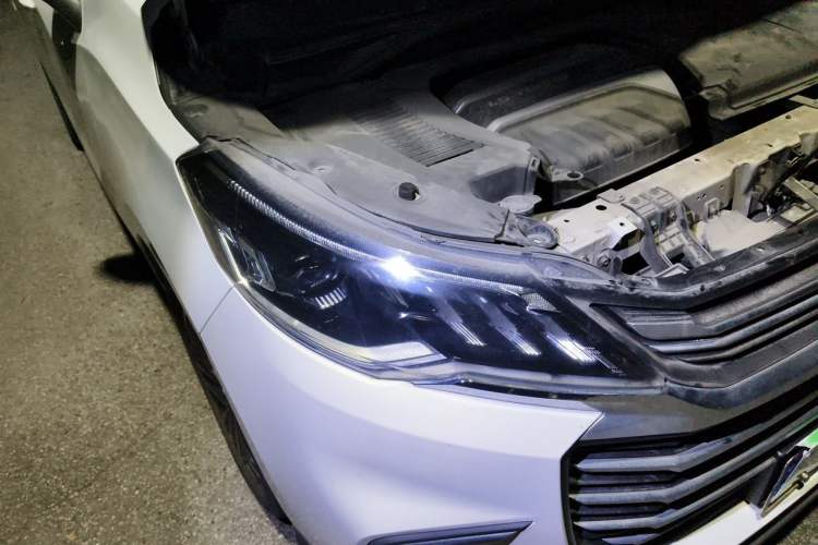 Used SAIC MAXUS G50 2019 1.5T First Edition Automatic Luxury Version 7 Seats Right Front Headlight