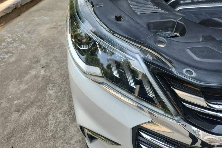 Used SAIC MAXUS G50 2019 1.5T Automatic Luxury Edition China VI Standard Right Front Headlight