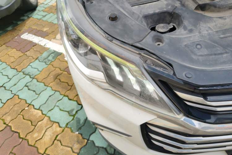 Used SAIC MAXUS G50 2019 1.5T Automatic Elite Edition China VI Standard Right Front Headlight
