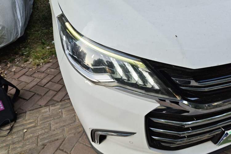 Used SAIC MAXUS G50 2019 1.5T Automatic Luxury Edition China VI Standard Right Front Headlight