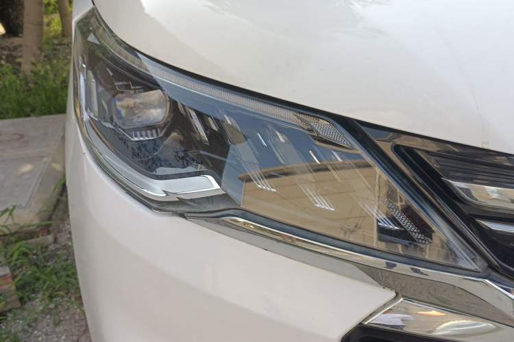Used SAIC MAXUS G50 2019 1.5T First Edition Automatic Luxury Version 6 Seats Right Front Headlight