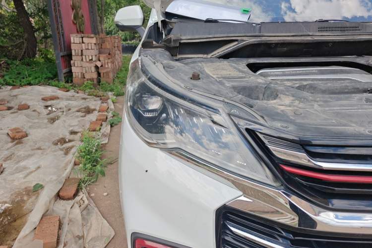 Used SAIC MAXUS G50 2019 1.5T Automatic Elite Edition China VI Standard Right Front Headlight