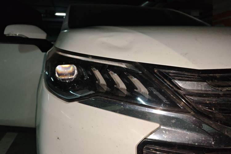 Used SAIC MAXUS G50 2019 1.5T Automatic Elite Edition China VI Standard Right Front Headlight