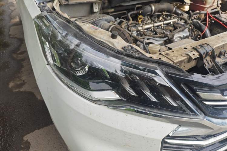 Used SAIC MAXUS G50 2019 1.5T Automatic Elite Edition China VI Standard Right Front Headlight