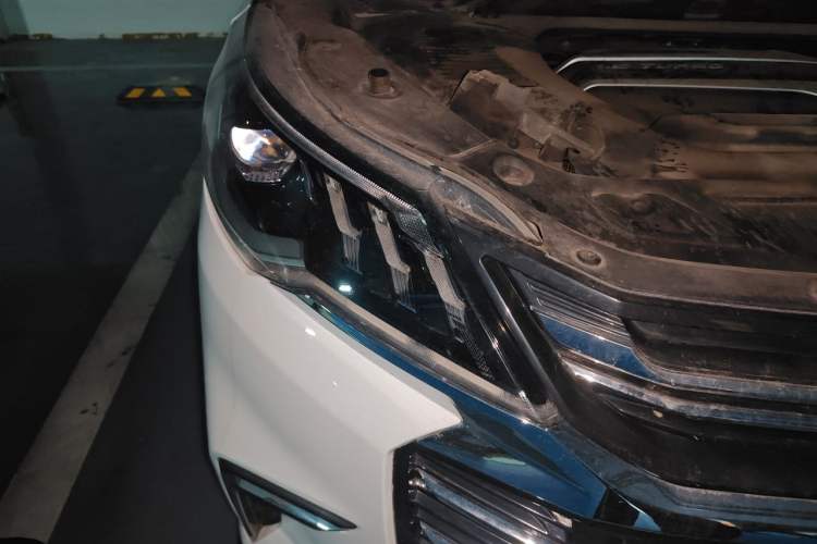Used SAIC MAXUS G50 2019 1.5T Automatic Luxury Edition China VI Standard Right Front Headlight