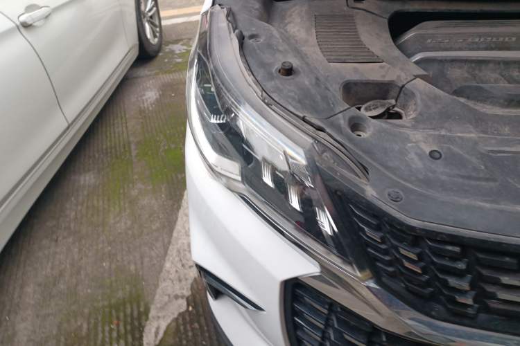 Used SAIC MAXUS G50 2019 1.5T Automatic Elite Edition China VI Standard Right Front Headlight