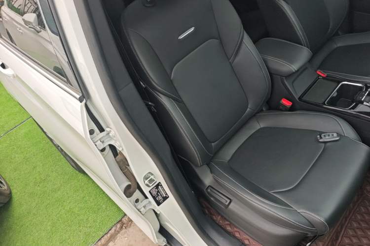 Used SAIC MAXUS G50 2019 1.5T First Edition Automatic Luxury Version 6 Seats Right Front Seat
