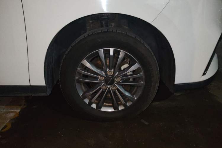 Used SAIC MAXUS G50 2019 1.5T First Edition Automatic Luxury Version 6 Seats Right Front Wheel Hub
