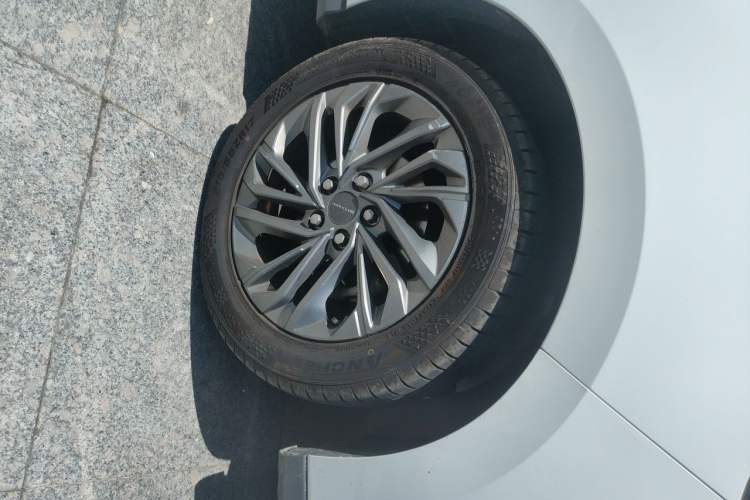 Used SAIC MAXUS G50 2019 1.5T Automatic Elite Edition China VI Standard Right Front Wheel Hub