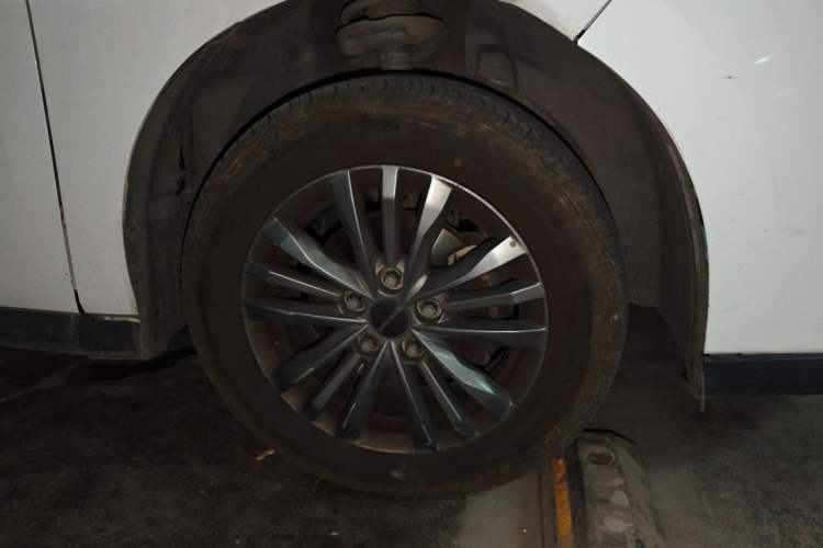 Used SAIC MAXUS G50 2019 1.5T Automatic Elite Edition China VI Standard Right Front Wheel Hub
