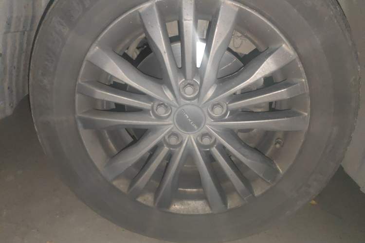 Used SAIC MAXUS G50 2019 1.5T Automatic Elite Edition China VI Standard Right Front Wheel Hub