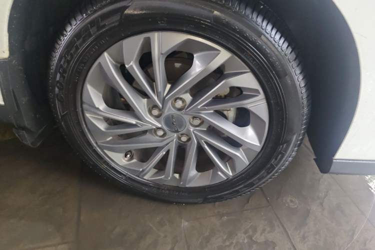 Used SAIC MAXUS G50 2019 1.5T First Edition Automatic Luxury Version 6 Seats Right Front Wheel Hub