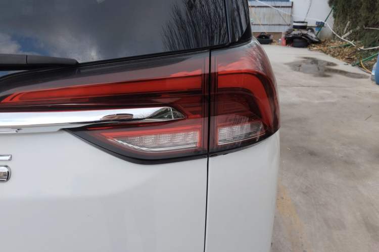 Used SAIC MAXUS G50 2019 1.5T First Edition Automatic Luxury Version 6 Seats Right Rear Taillight