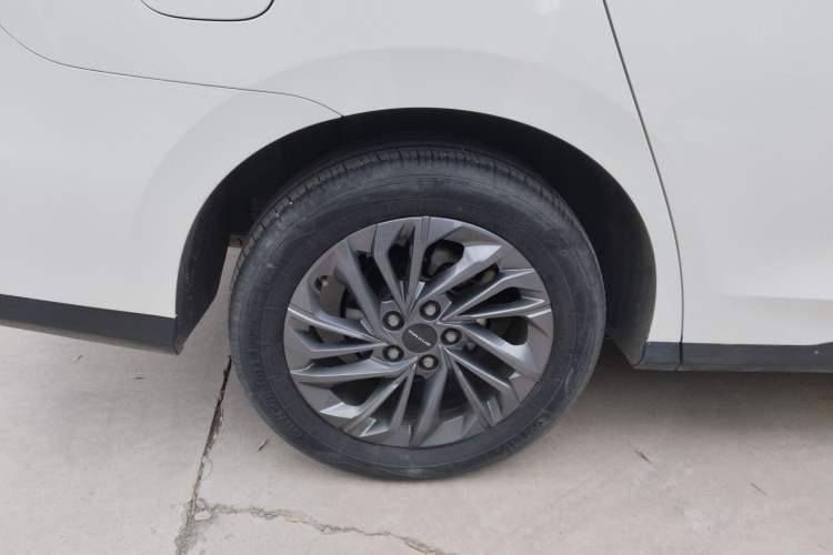 Used SAIC MAXUS G50 2019 1.5T First Edition Automatic Luxury Version 6 Seats Right Rear Wheel Hub