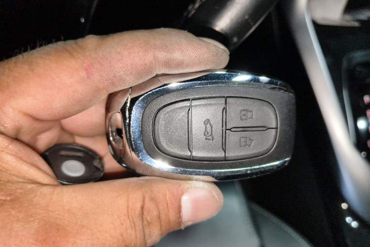 Used SAIC MAXUS G50 2019 1.5T First Edition Automatic Luxury Version 7 Seats Vehicle Key