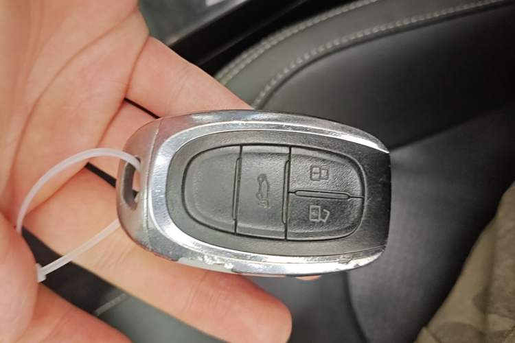 Used SAIC MAXUS G50 2019 1.5T First Edition Automatic Luxury Version 6 Seats Vehicle Key